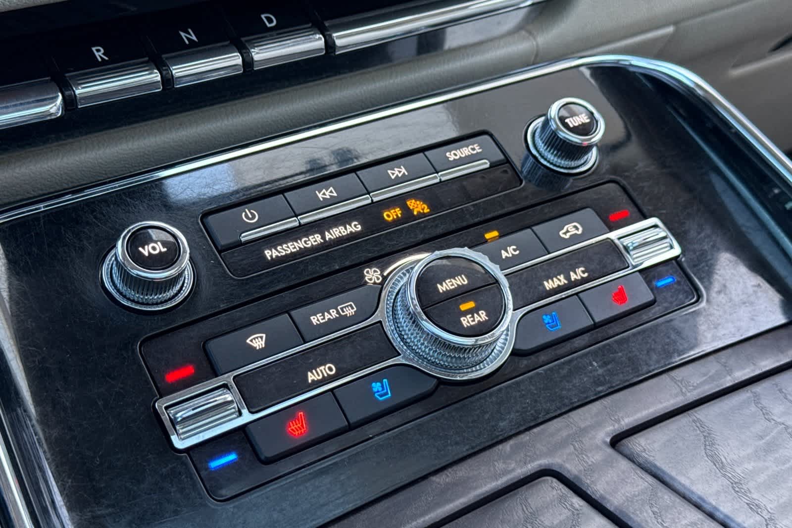 Thumbnail: 2019 Lincoln Navigator L - 25