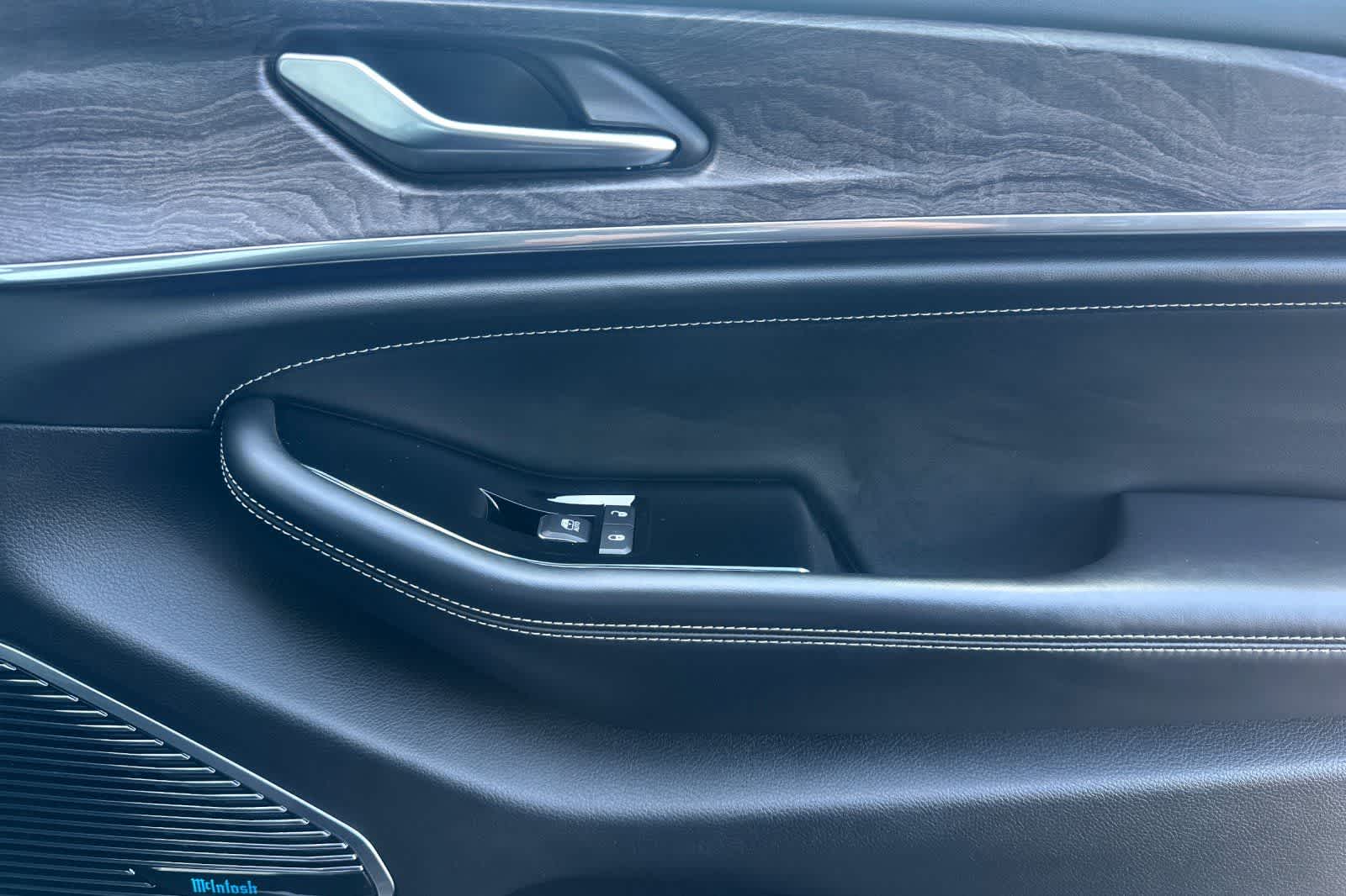 Thumbnail: 2022 Jeep Grand Cherokee - 19