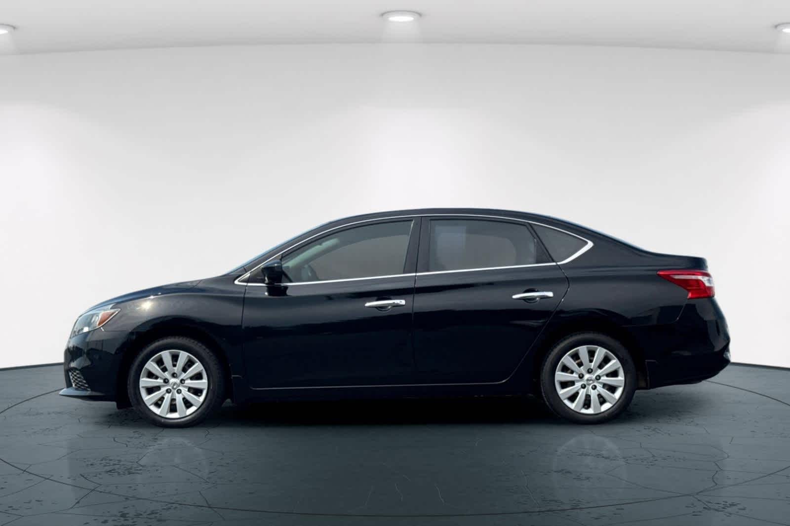 Thumbnail: 2016 Nissan Sentra - 9