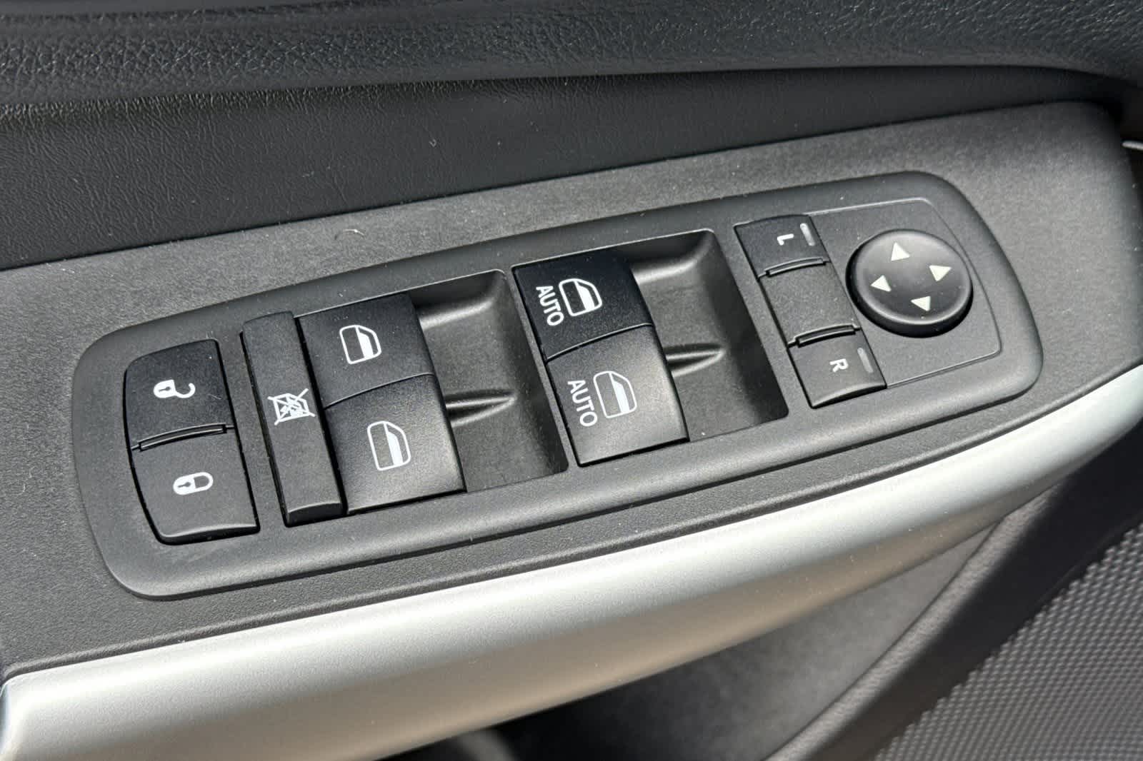 Thumbnail: 2018 Jeep Cherokee - 13