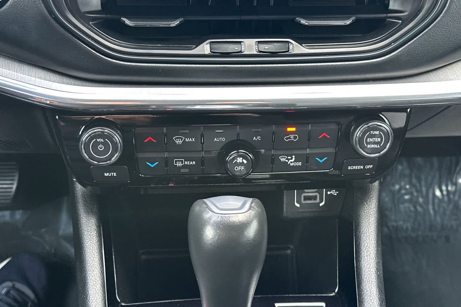 Thumbnail: 2023 Jeep Compass - 22