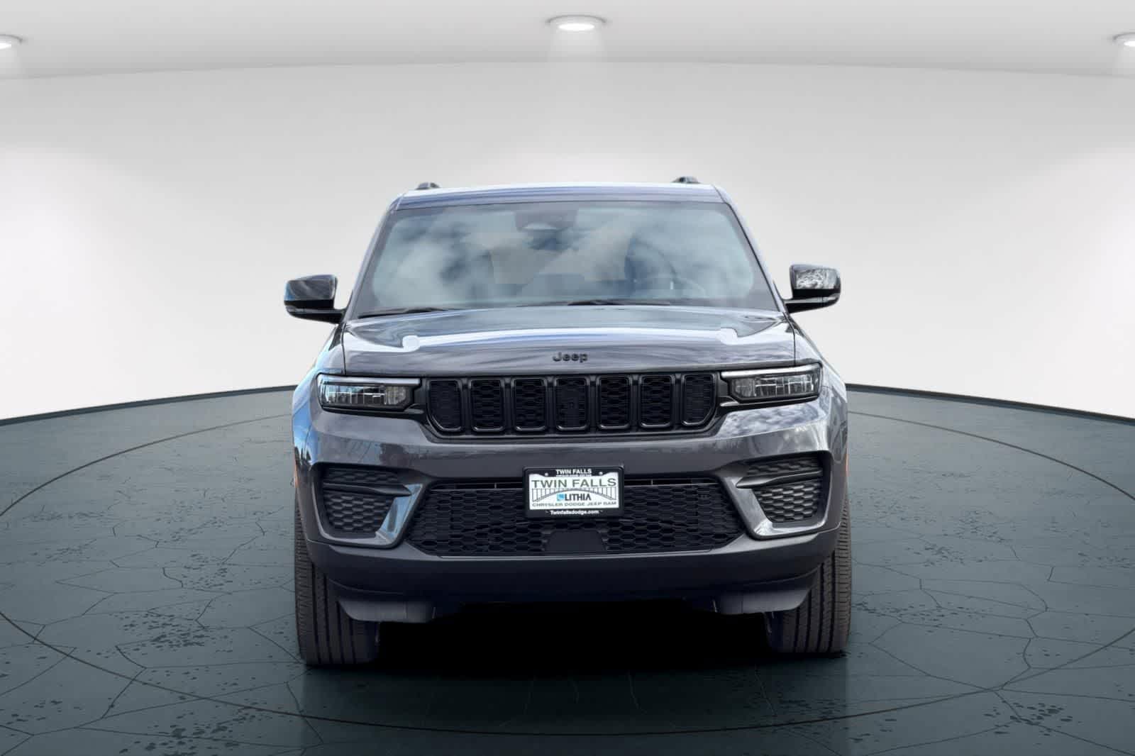 Thumbnail: 2025 Jeep Grand Cherokee - 10