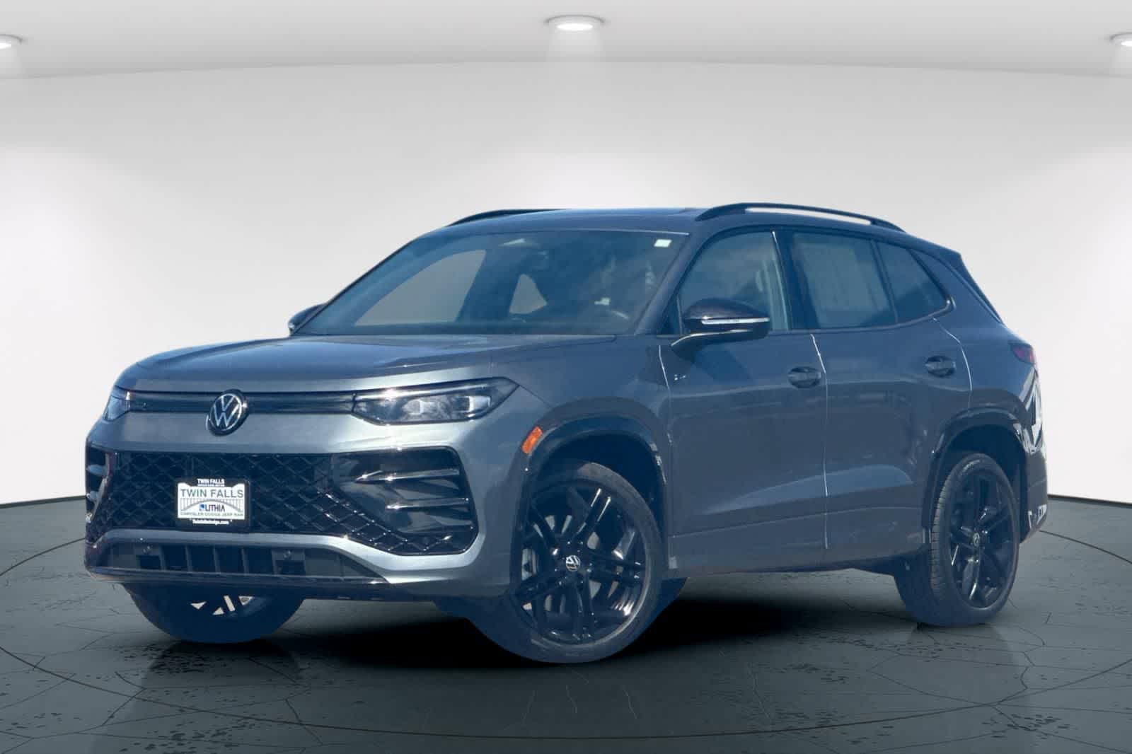 2025 Volkswagen Tiguan 2.0T SE R-Line Black 4Motion's photo