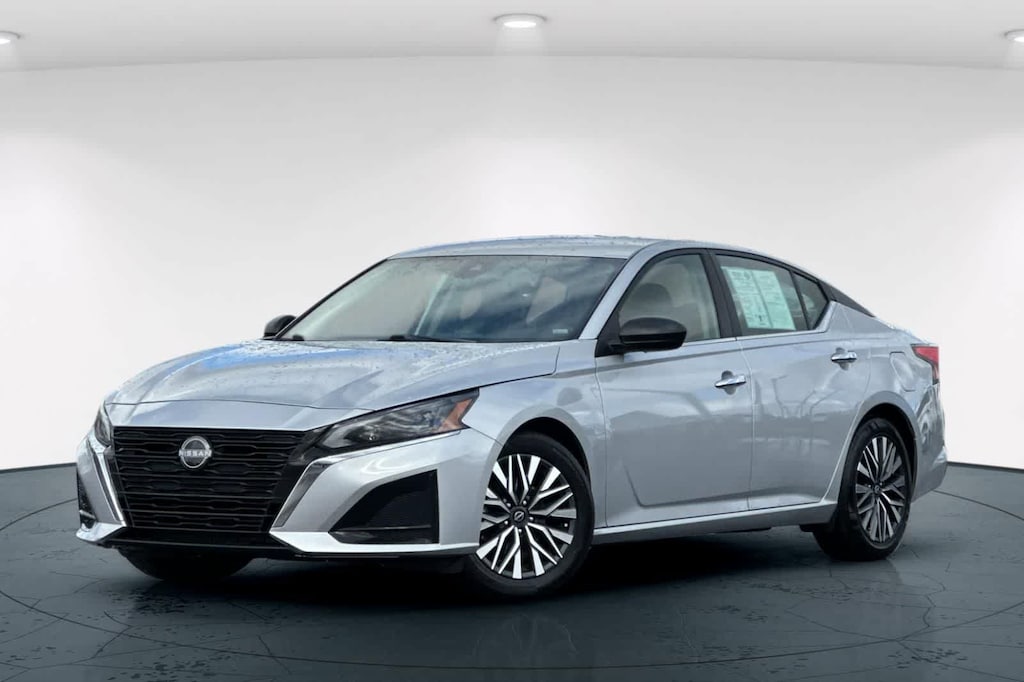 Used 2024 Nissan Altima 2.5 SV Sedan
