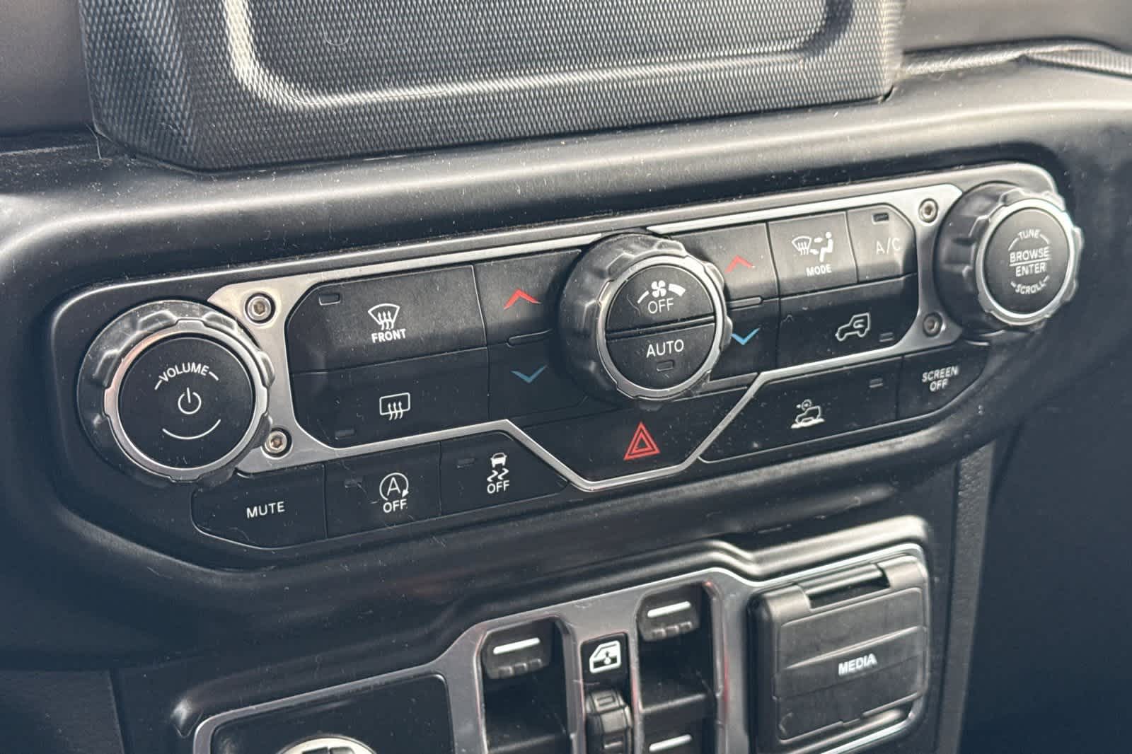 Thumbnail: 2022 Jeep Wrangler - 22