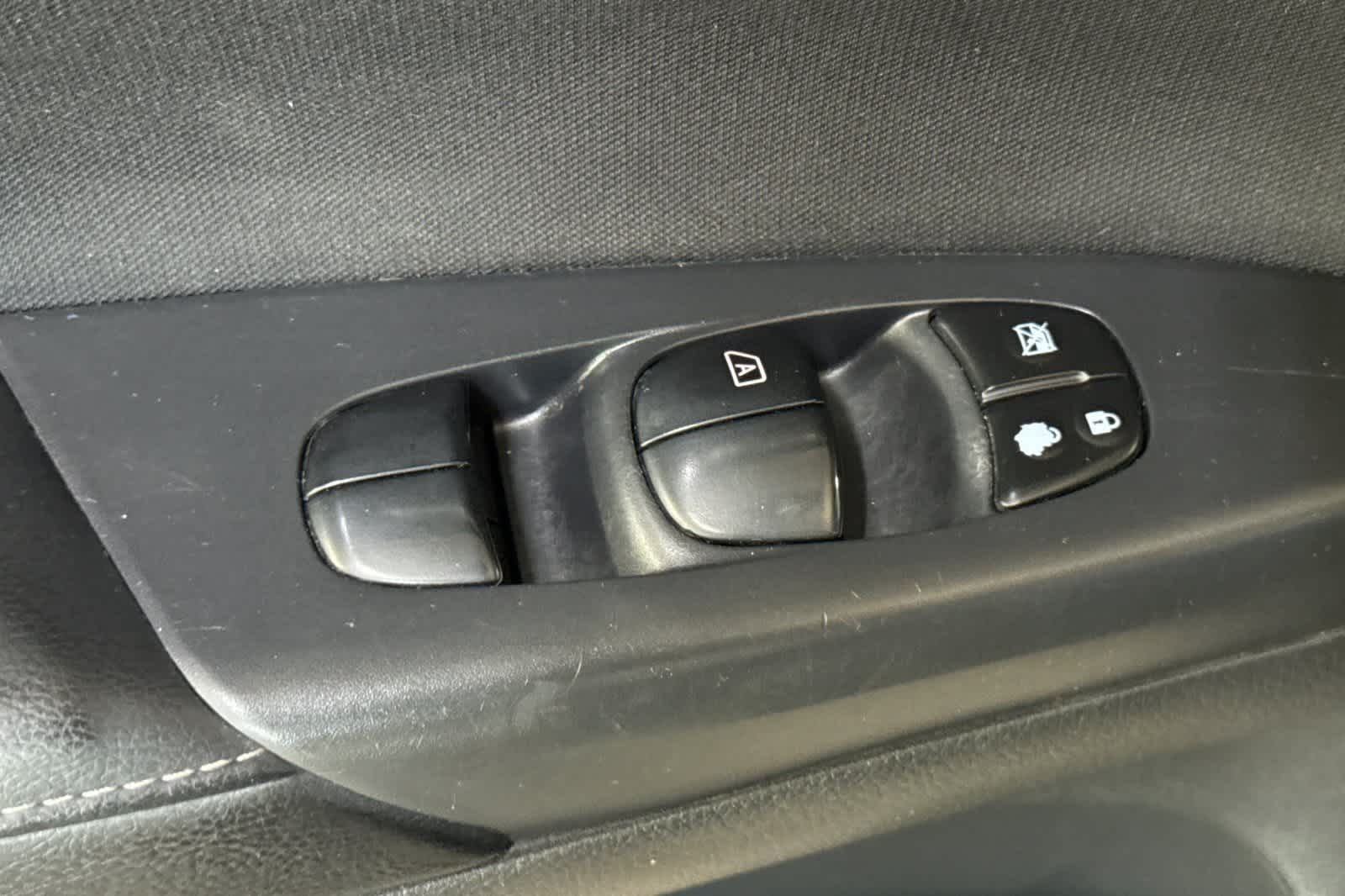 Thumbnail: 2016 Nissan Sentra - 13