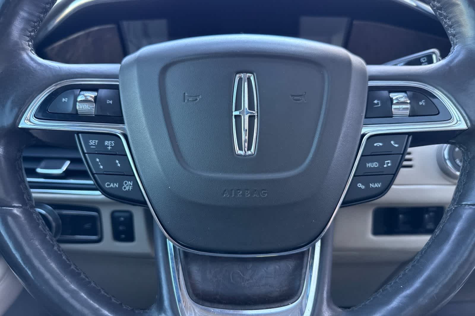 Thumbnail: 2019 Lincoln Navigator L - 28