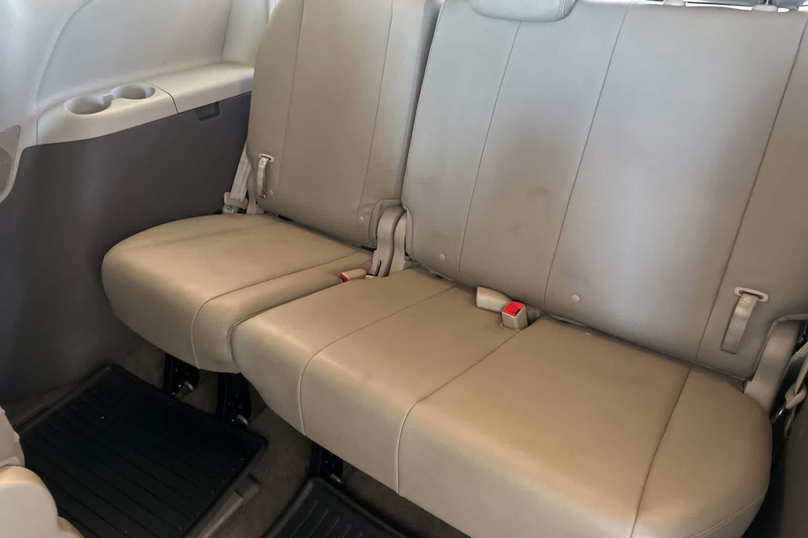 Thumbnail: 2015 Toyota Sienna - 15