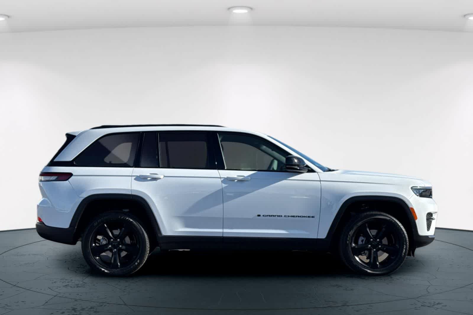 Thumbnail: 2025 Jeep Grand Cherokee - 6