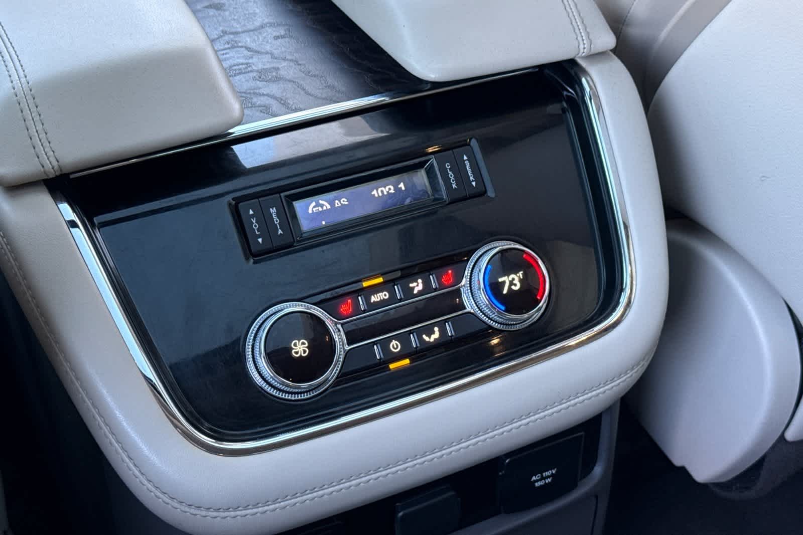 Thumbnail: 2019 Lincoln Navigator L - 16