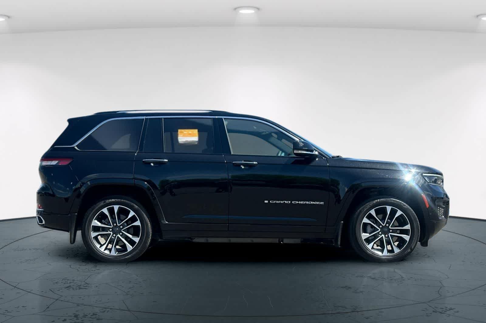 Thumbnail: 2022 Jeep Grand Cherokee - 6