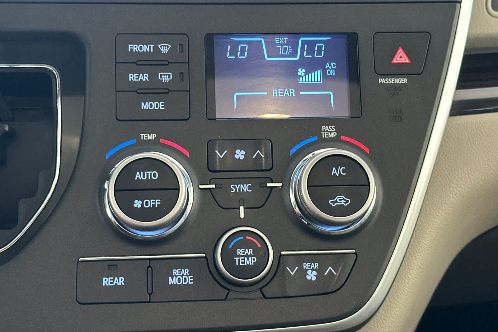 Thumbnail: 2015 Toyota Sienna - 22
