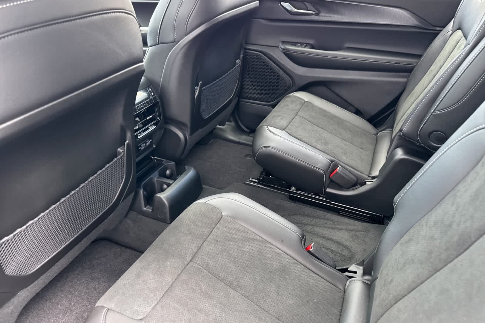 2025 Jeep Grand Cherokee Altitude X photo 4