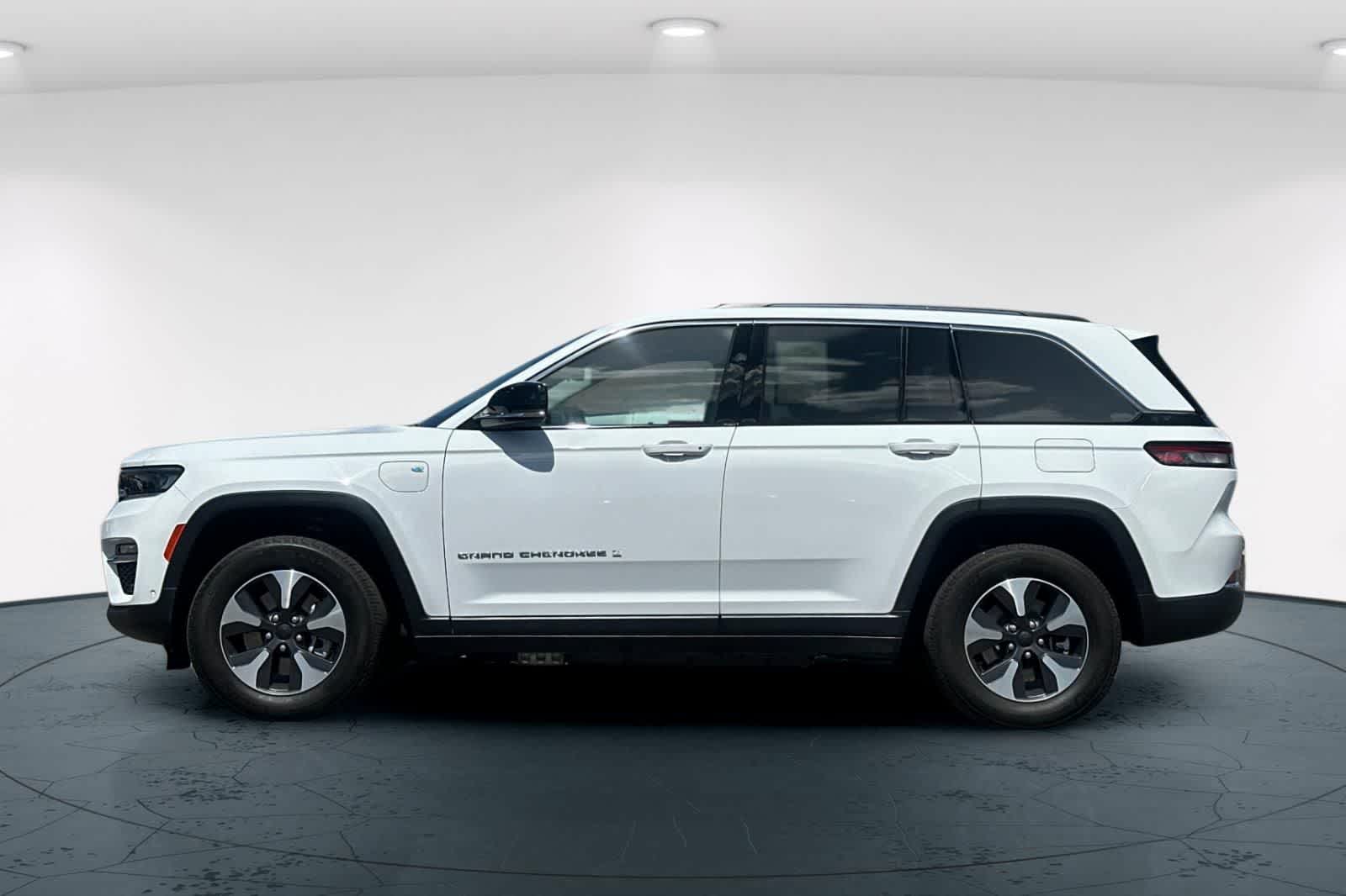 Thumbnail: 2022 Jeep Grand Cherokee - 9