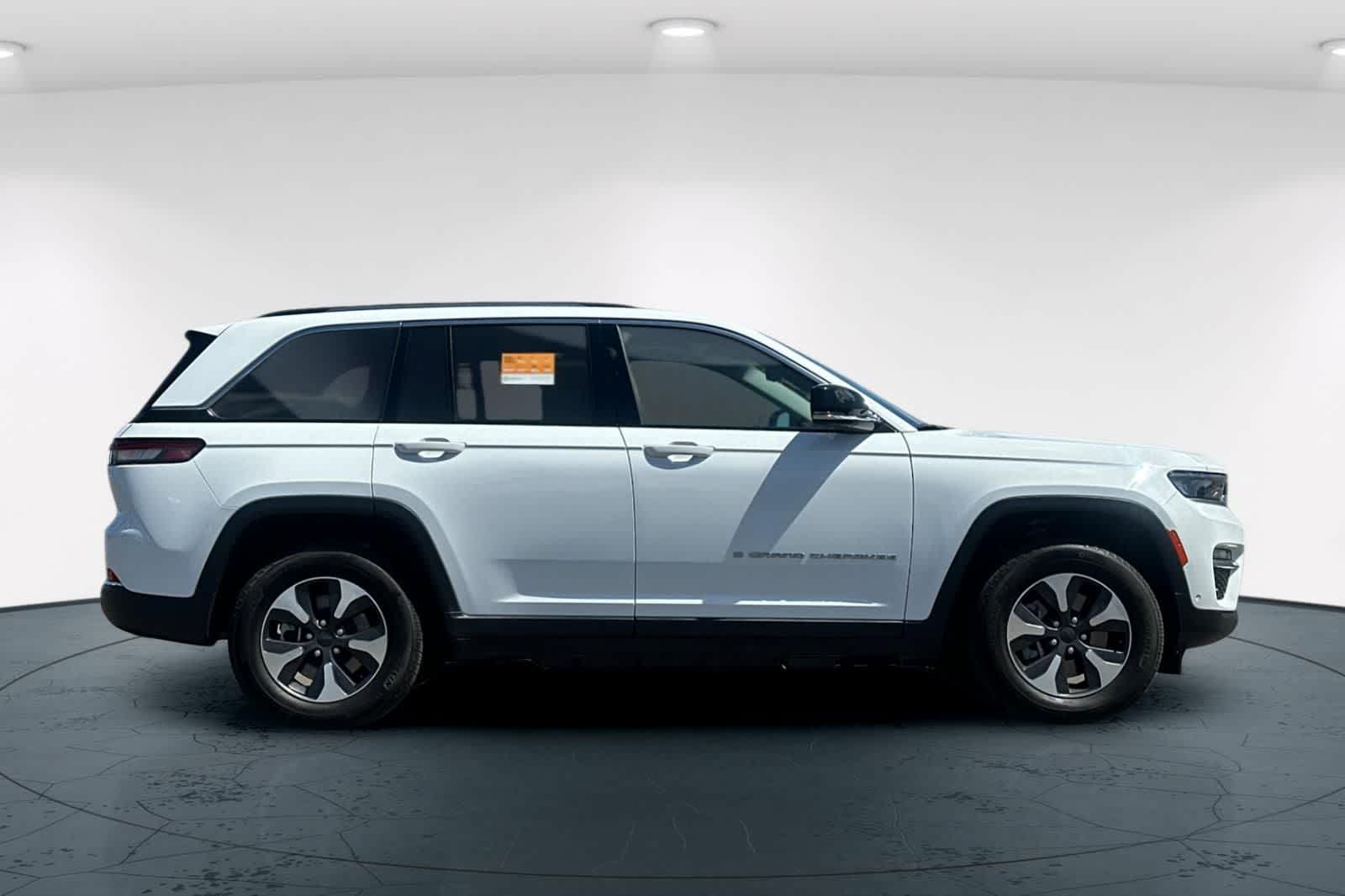 Thumbnail: 2022 Jeep Grand Cherokee - 6
