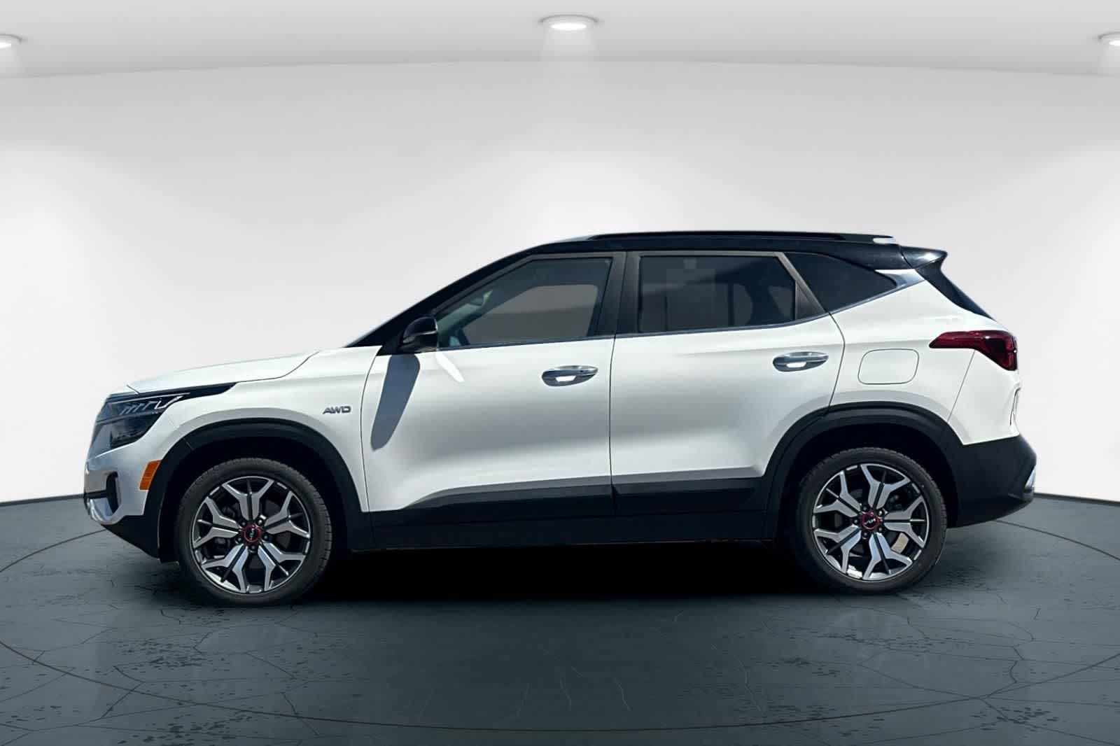 Thumbnail: 2023 Kia Seltos - 8