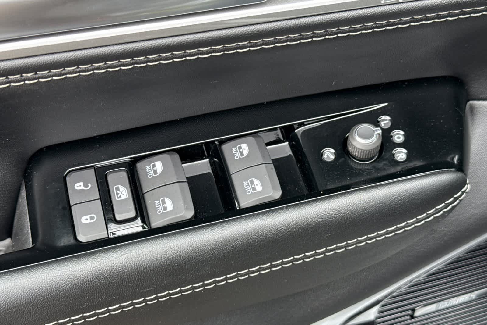 Thumbnail: 2026 Jeep Grand Wagoneer - 13