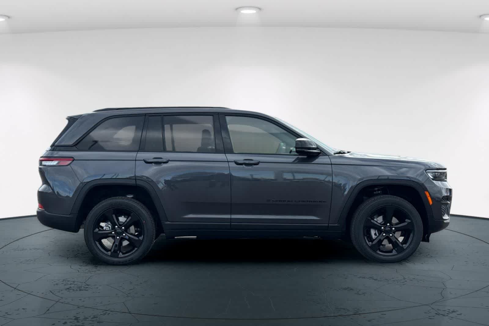 Thumbnail: 2025 Jeep Grand Cherokee - 6