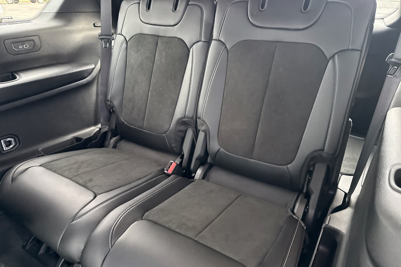 Thumbnail: 2025 Jeep Grand Cherokee - 16