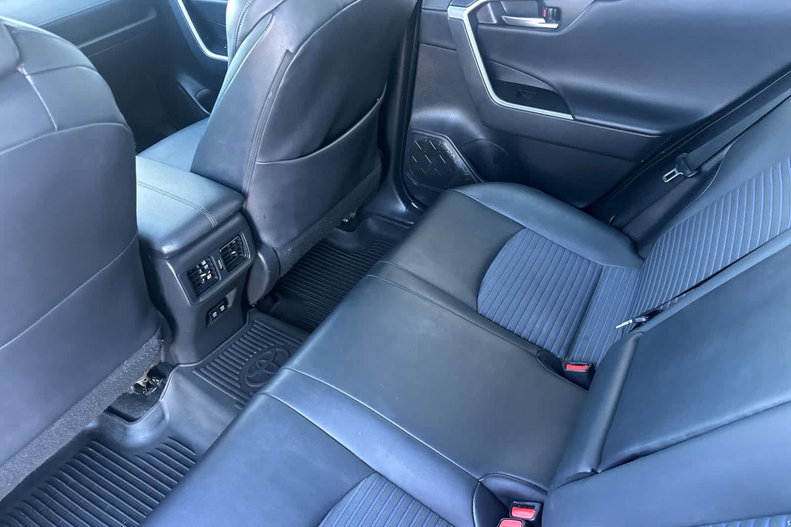 Thumbnail: 2021 Toyota RAV4 - 4