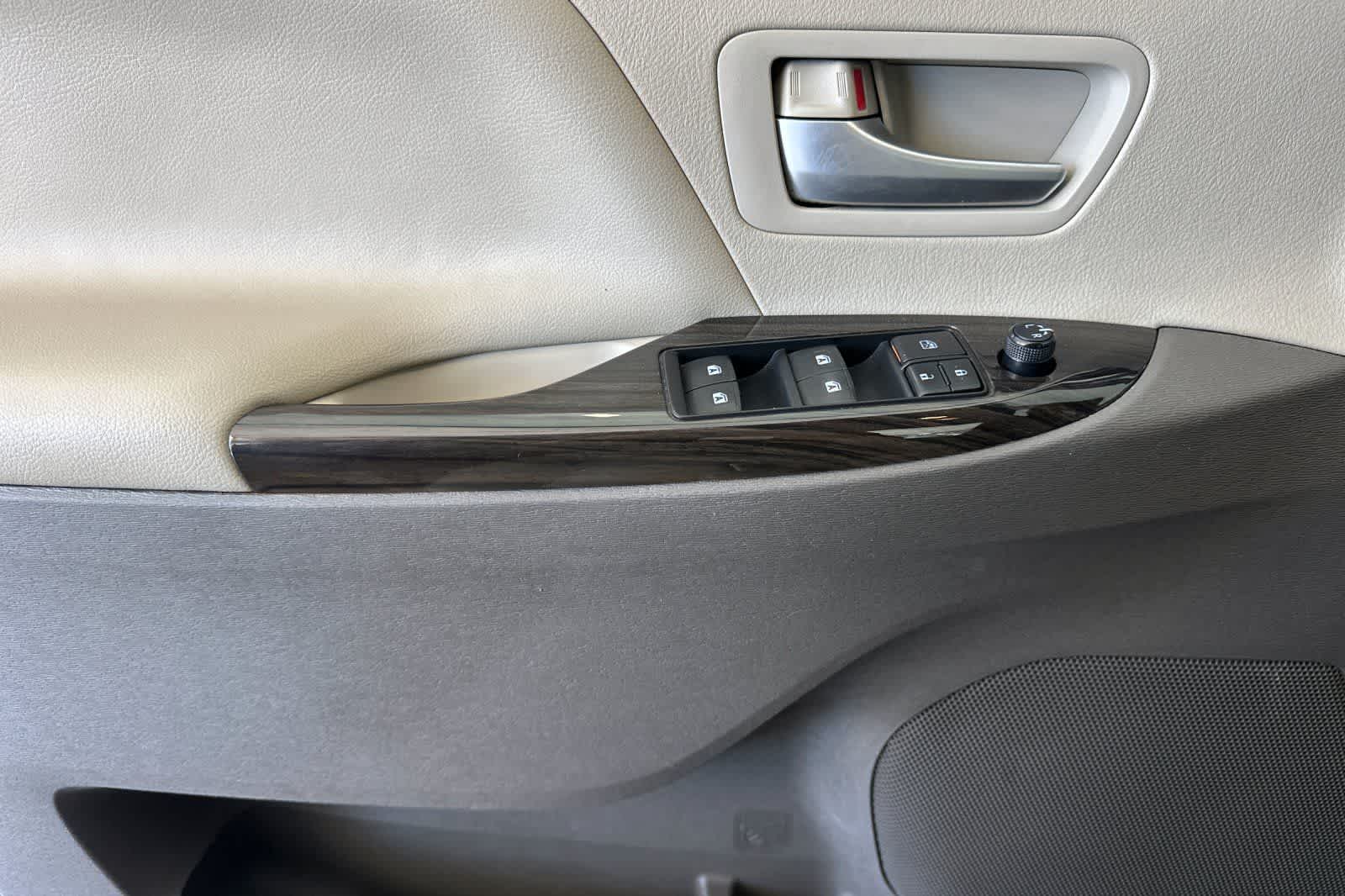 Thumbnail: 2015 Toyota Sienna - 12