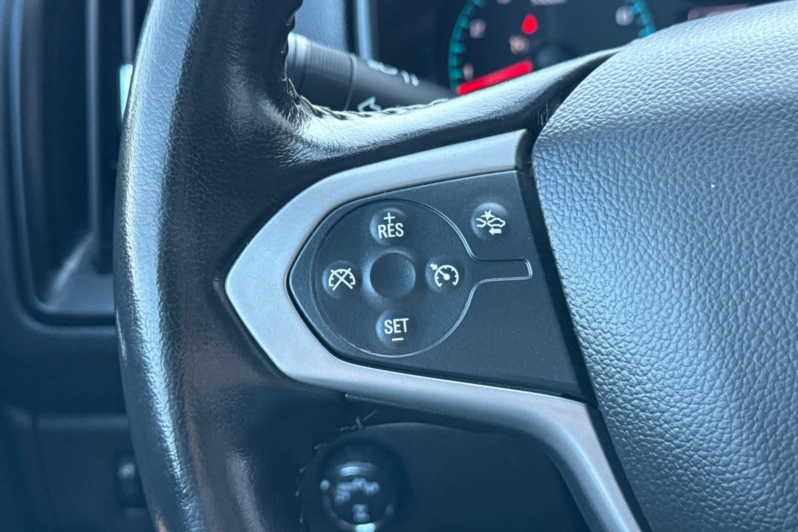 Thumbnail: 2022 Chevrolet Colorado - 23