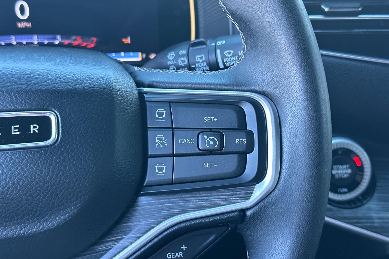 Thumbnail: 2023 Jeep Wagoneer - 29