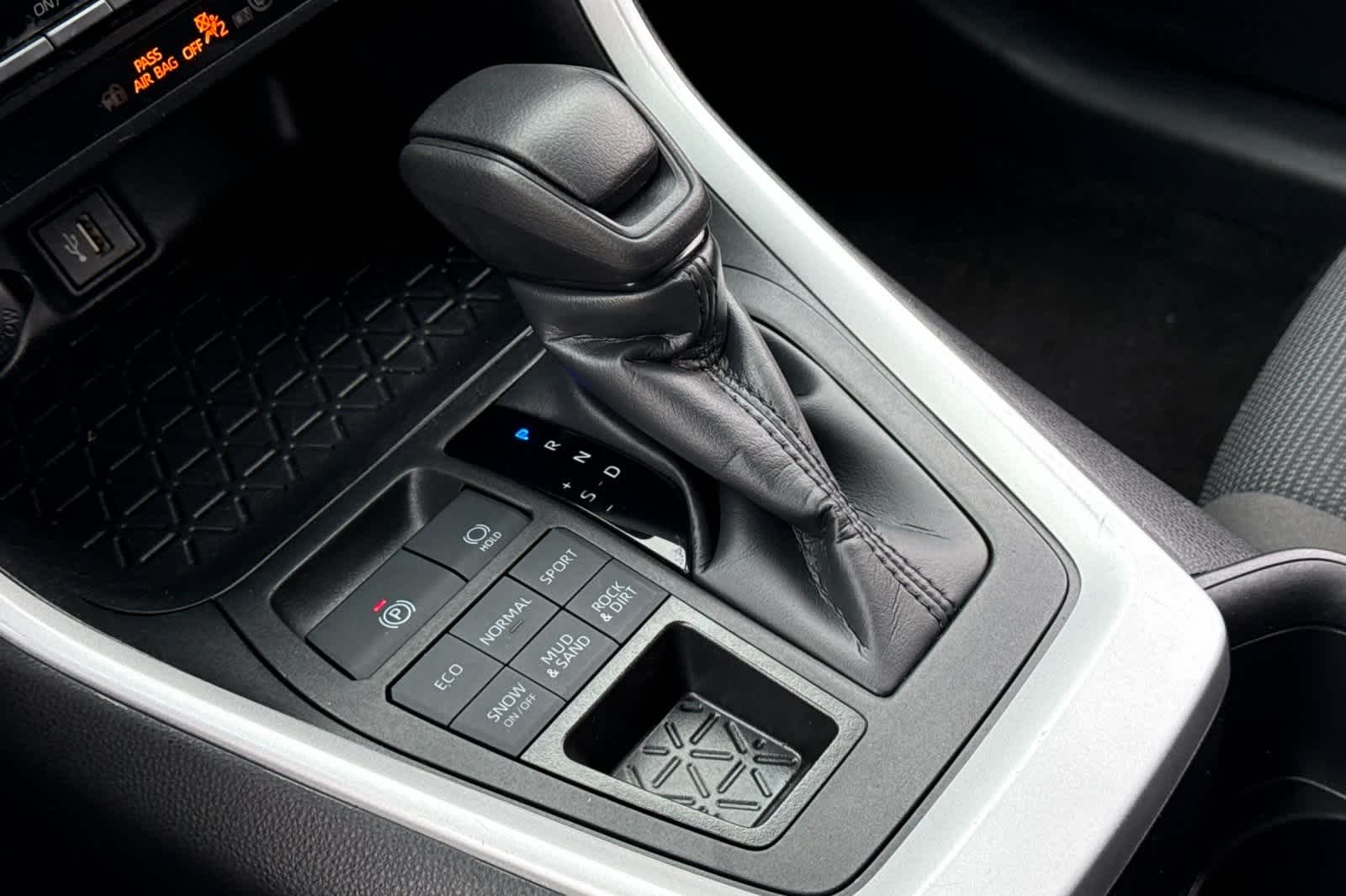 Thumbnail: 2024 Toyota RAV4 - 23