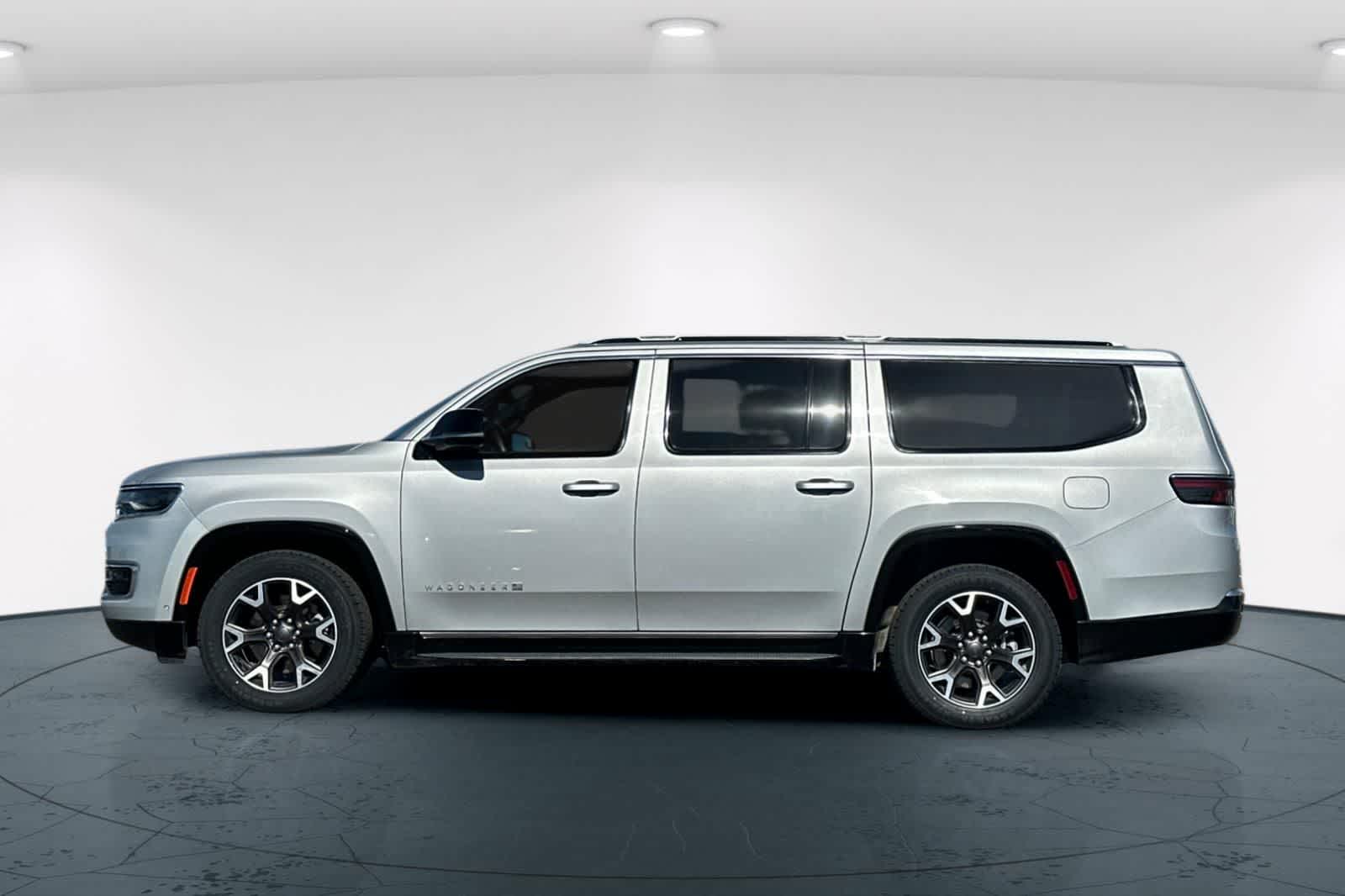 Thumbnail: 2023 Jeep Wagoneer - 9