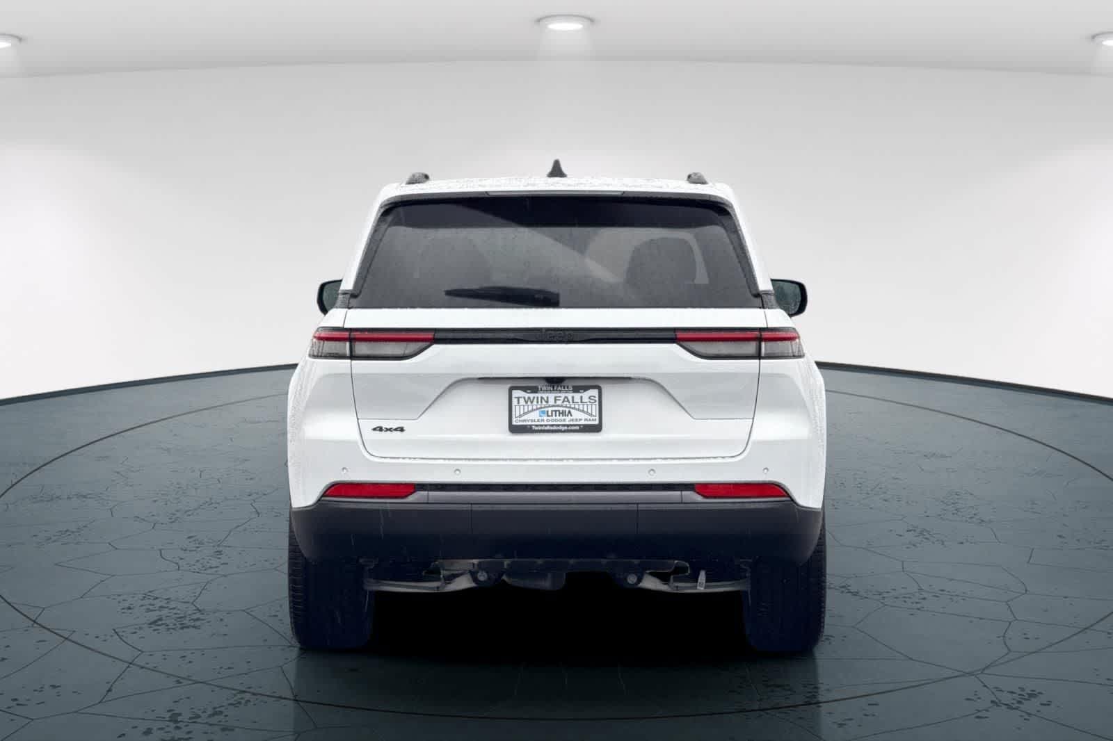 Thumbnail: 2026 Jeep Grand Cherokee - 7