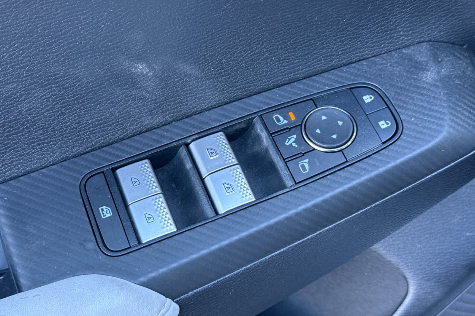 Thumbnail: 2025 Mitsubishi Outlander - 13