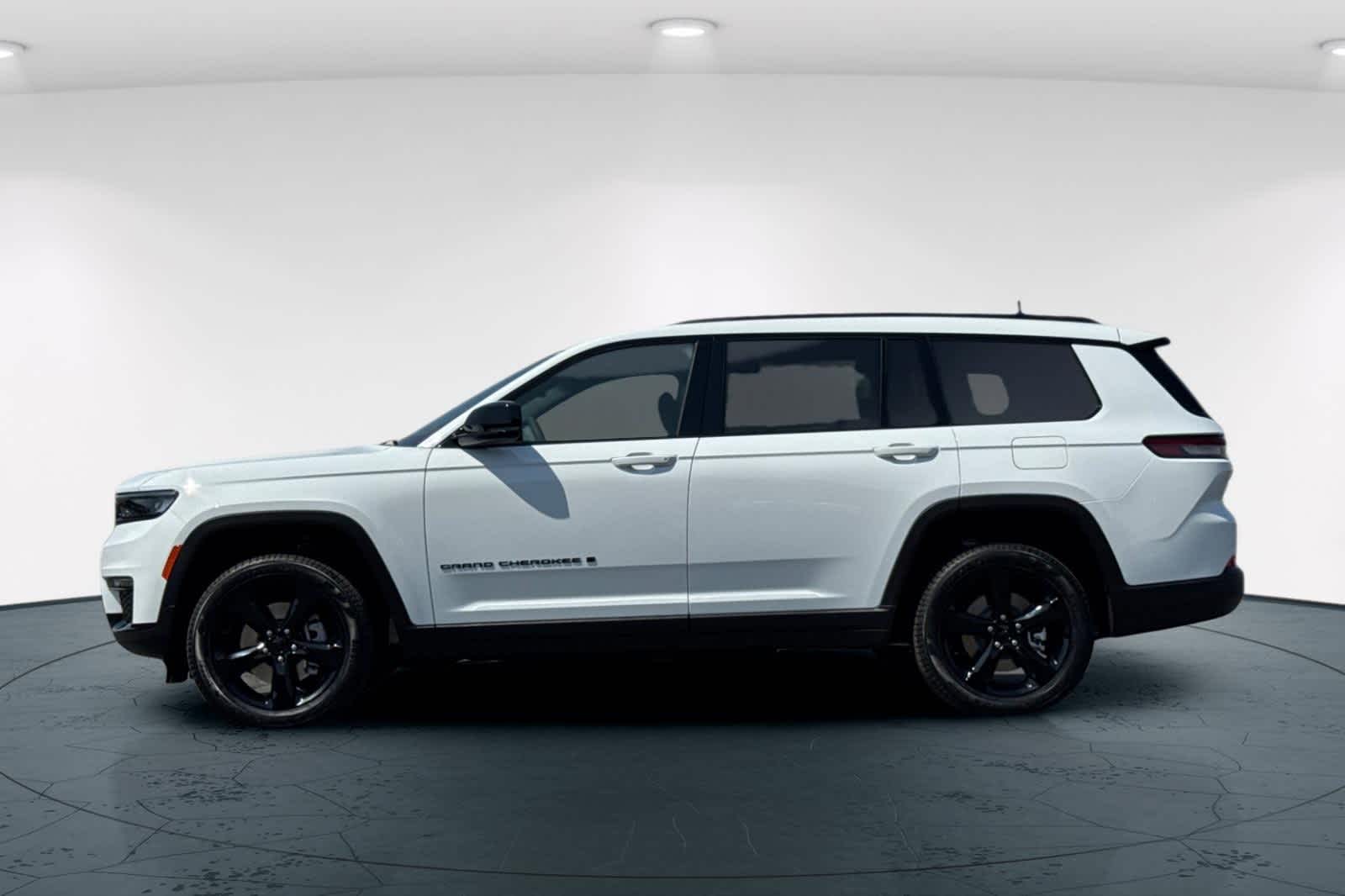 Thumbnail: 2025 Jeep Grand Cherokee - 9