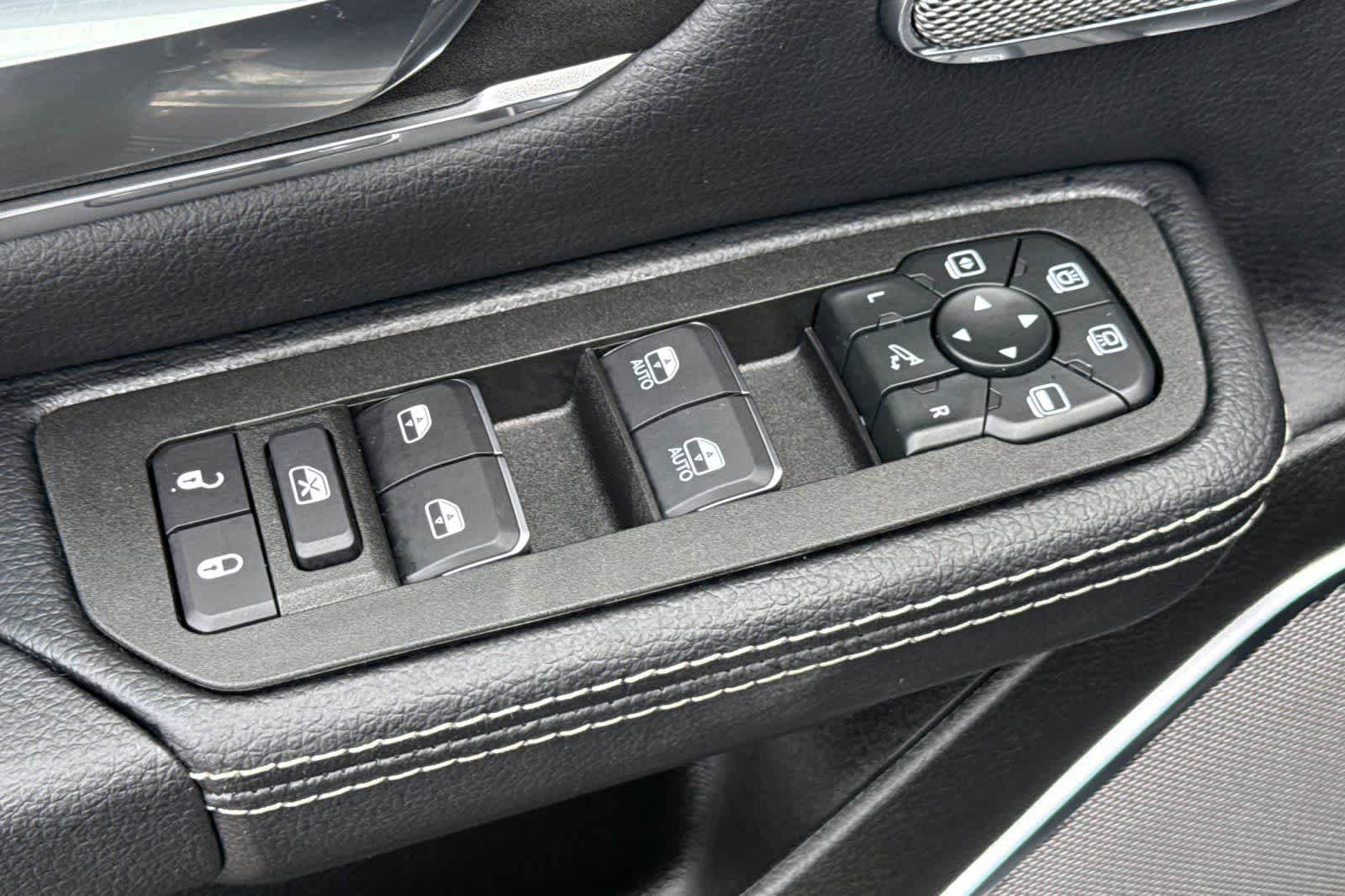 Thumbnail: 2026 RAM 1500 - 13