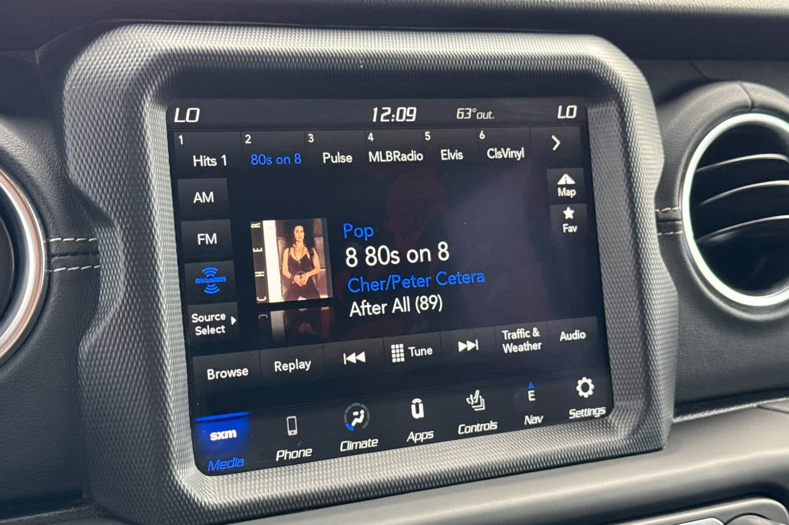 Thumbnail: 2022 Jeep Wrangler - 20