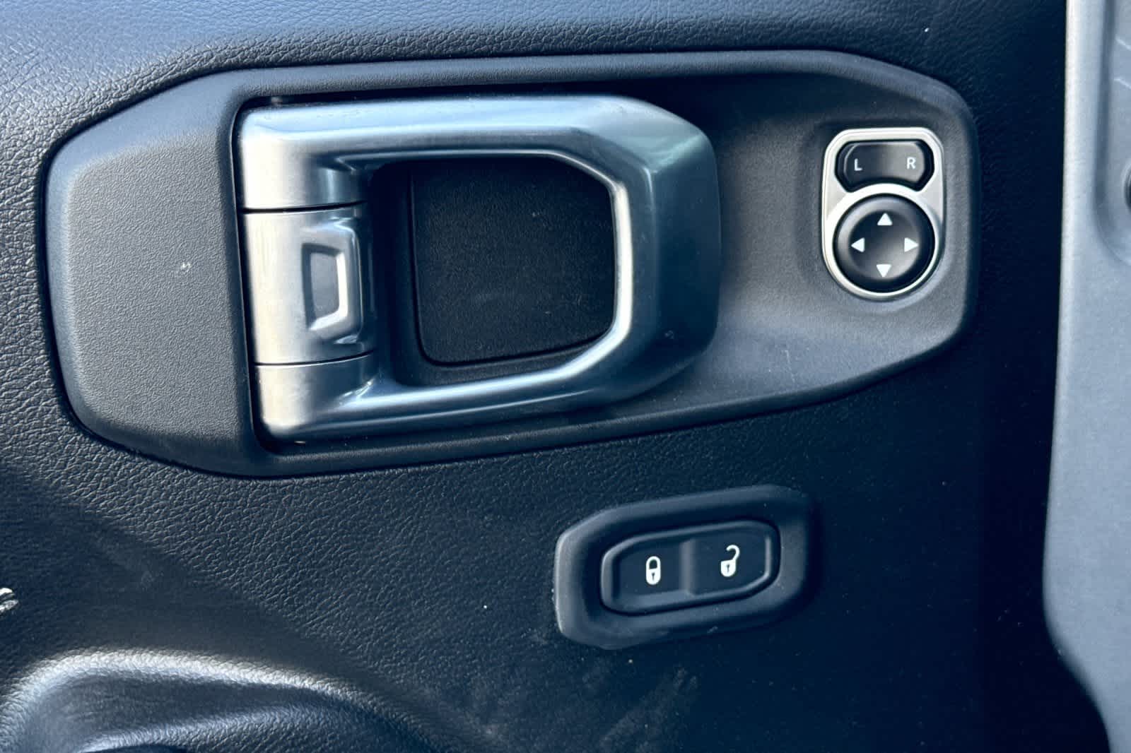 Thumbnail: 2024 Jeep Gladiator - 13