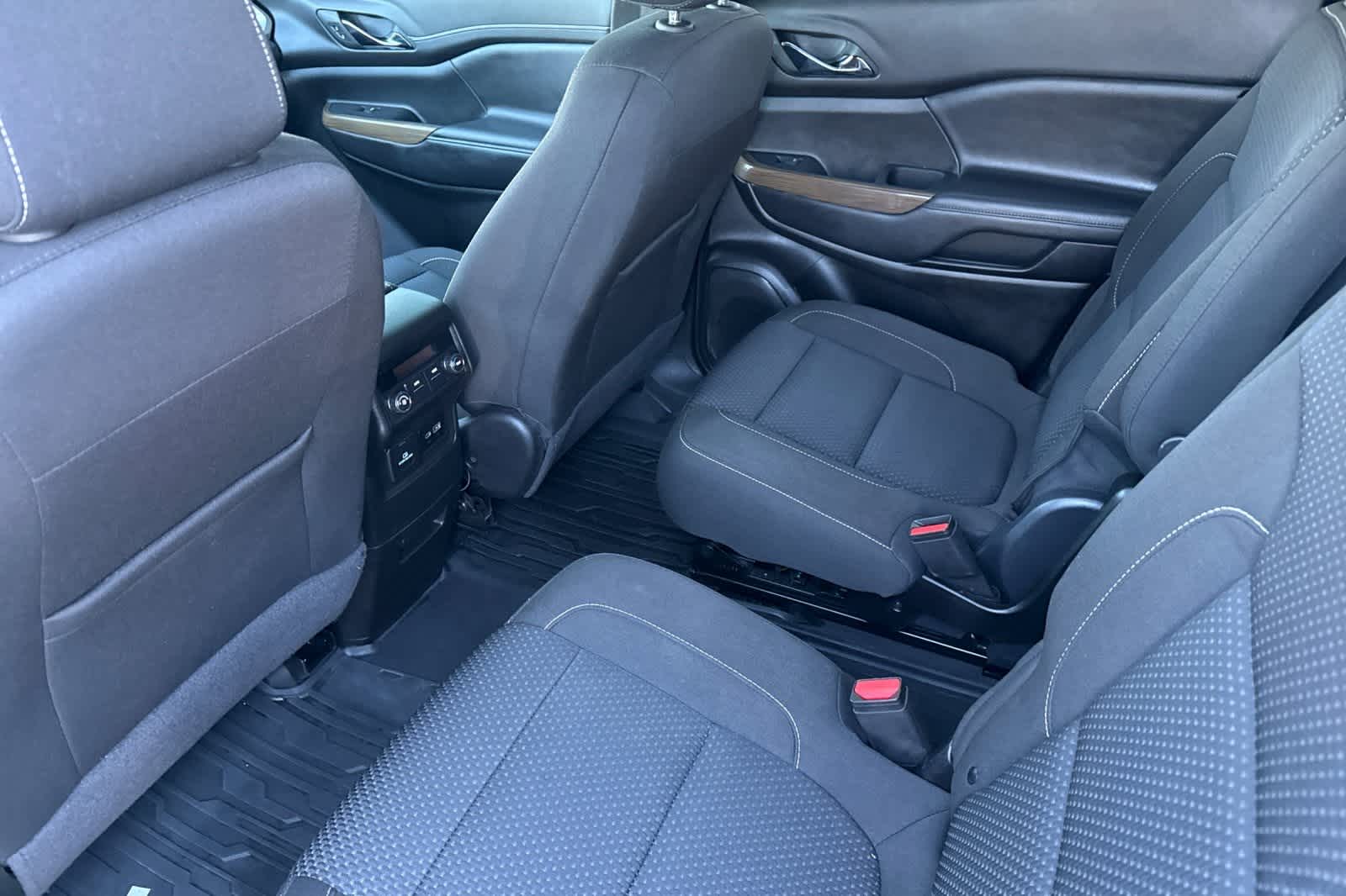 2023 Gmc Acadia SLE photo 4