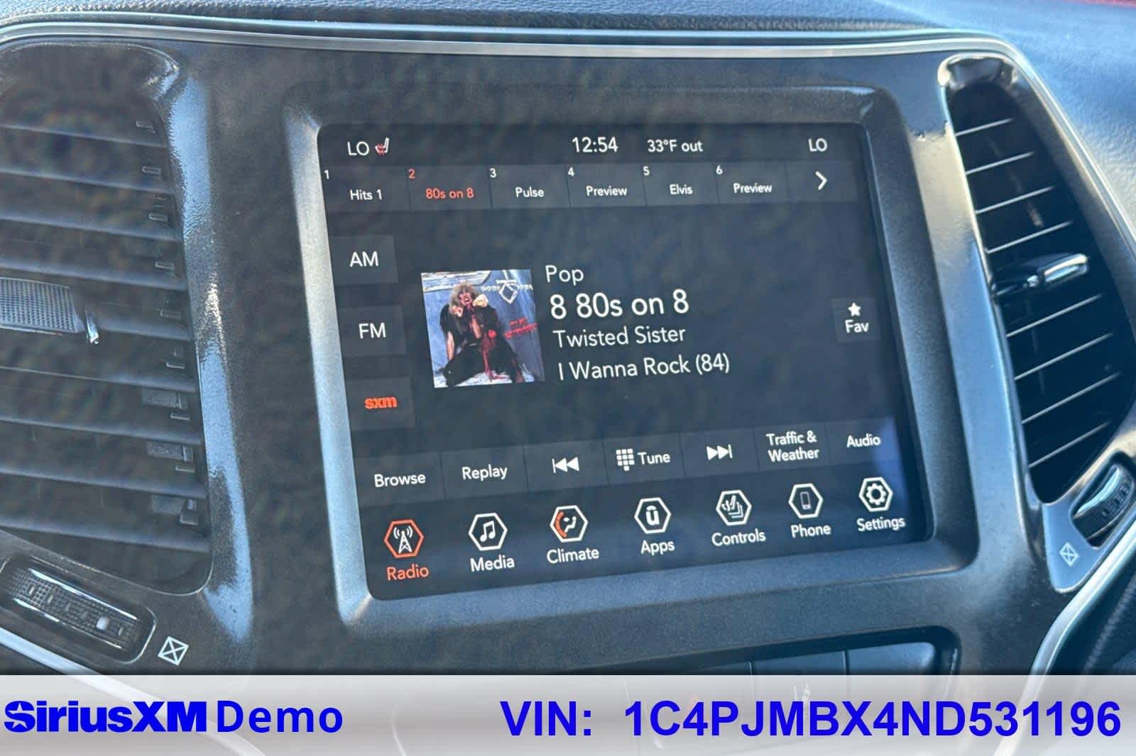 Thumbnail: 2022 Jeep Cherokee - 32