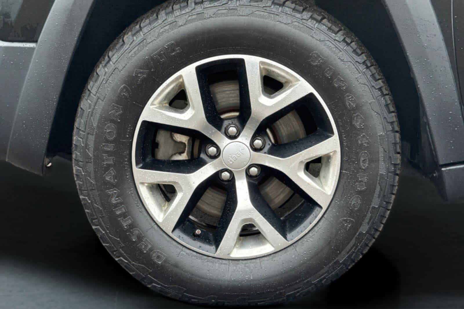 Thumbnail: 2018 Jeep Cherokee - 31