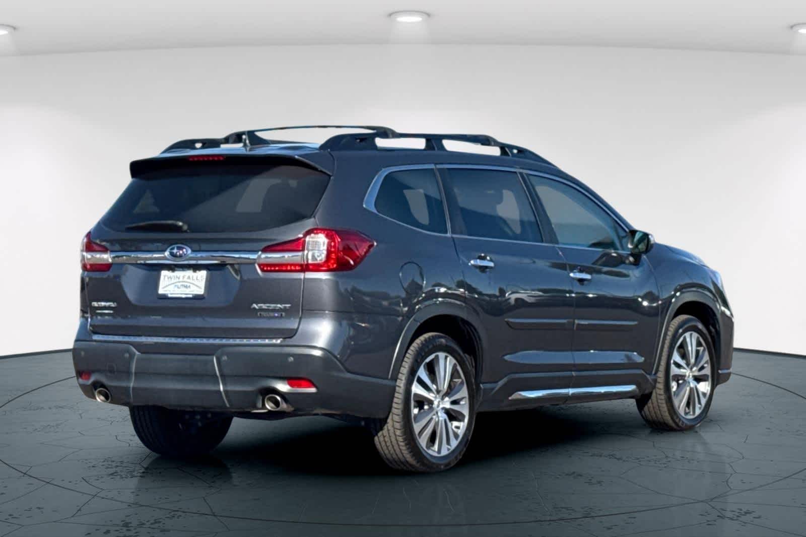 2022 Subaru Ascent Touring photo 2