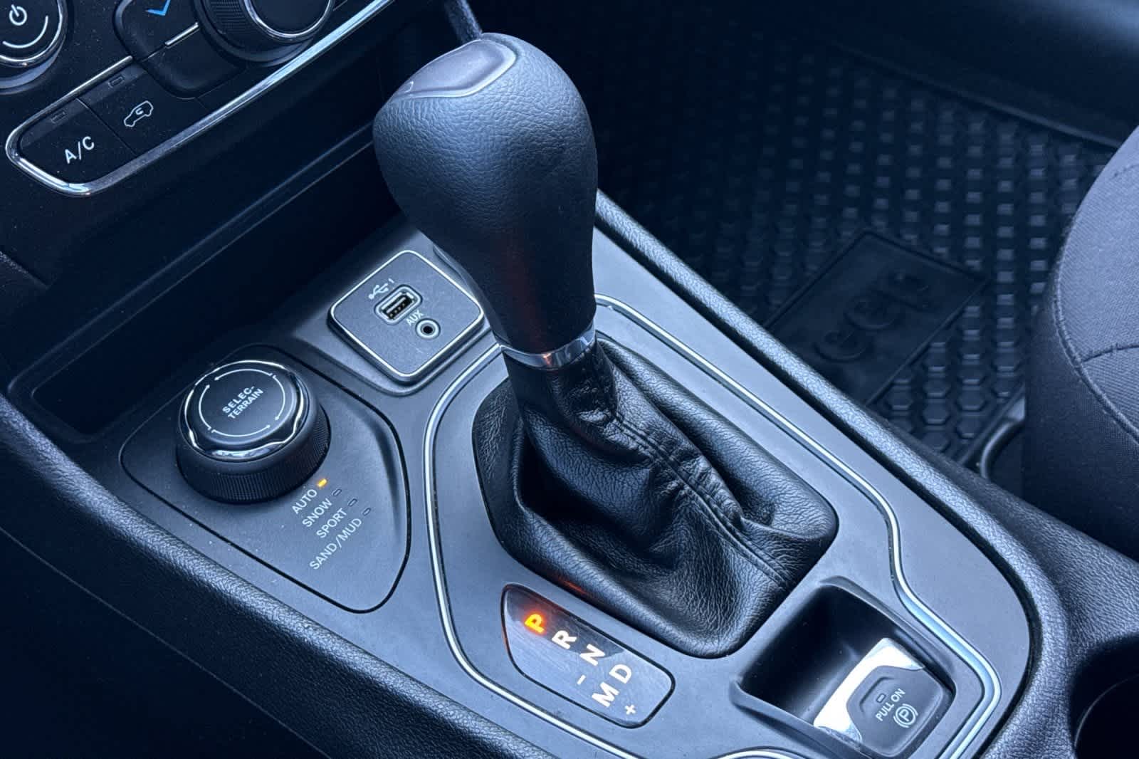 Thumbnail: 2019 Jeep Cherokee - 23