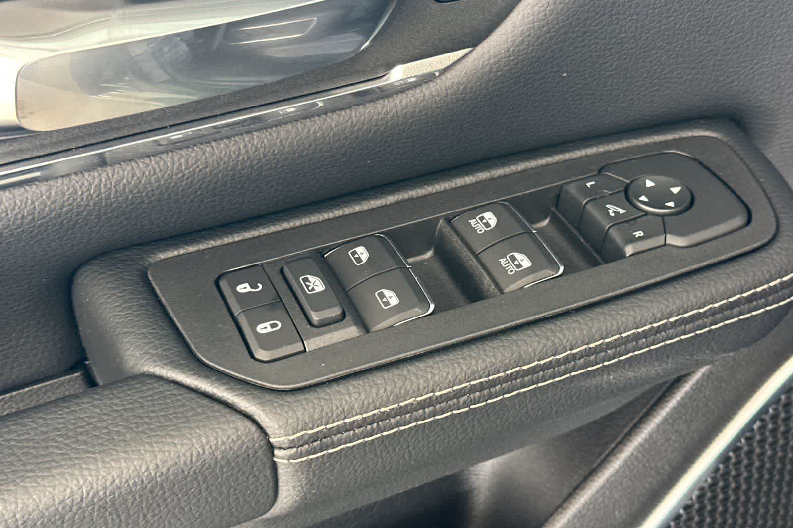Thumbnail: 2026 RAM 1500 - 13