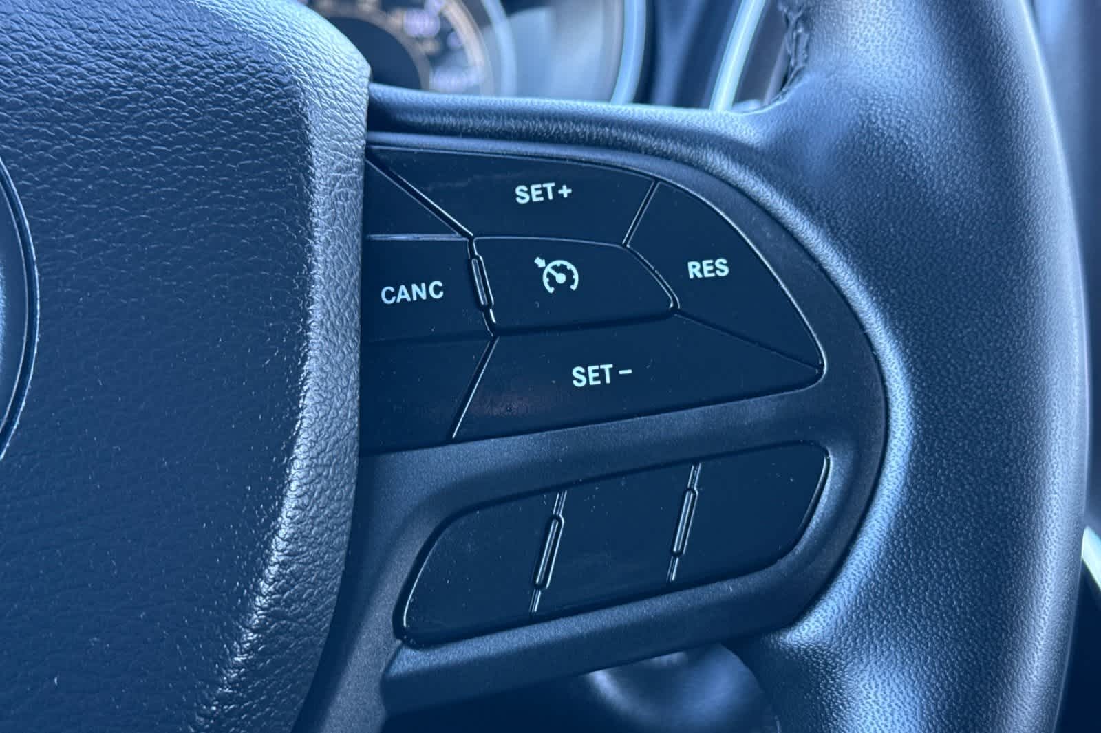 Thumbnail: 2022 Jeep Cherokee - 27