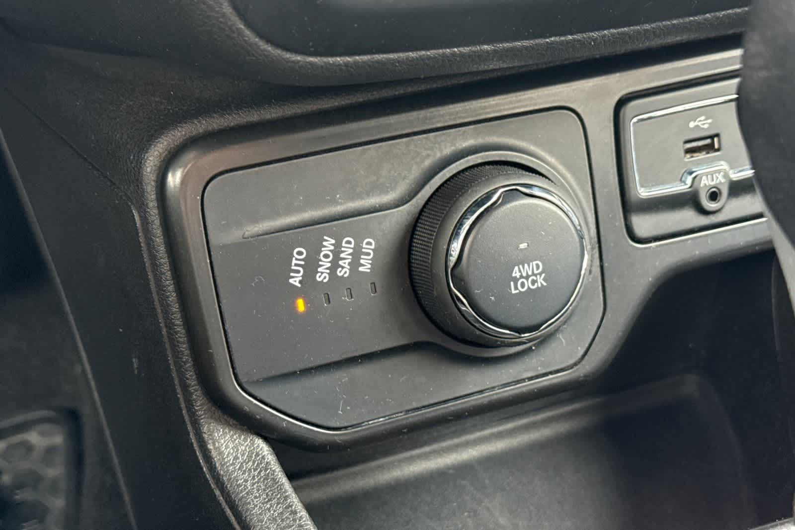 Thumbnail: 2022 Jeep Renegade - 32