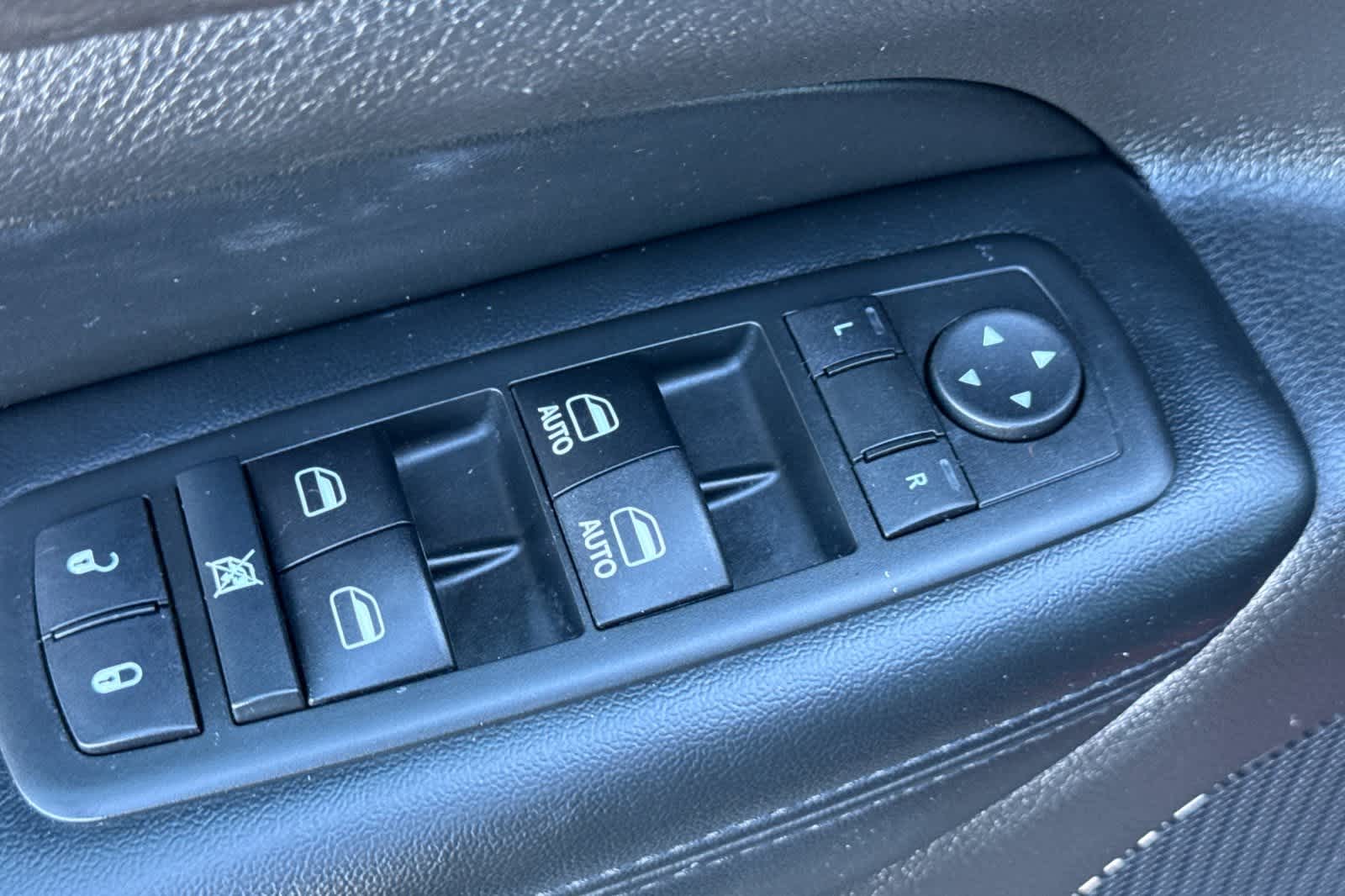 Thumbnail: 2017 Jeep Grand Cherokee - 13