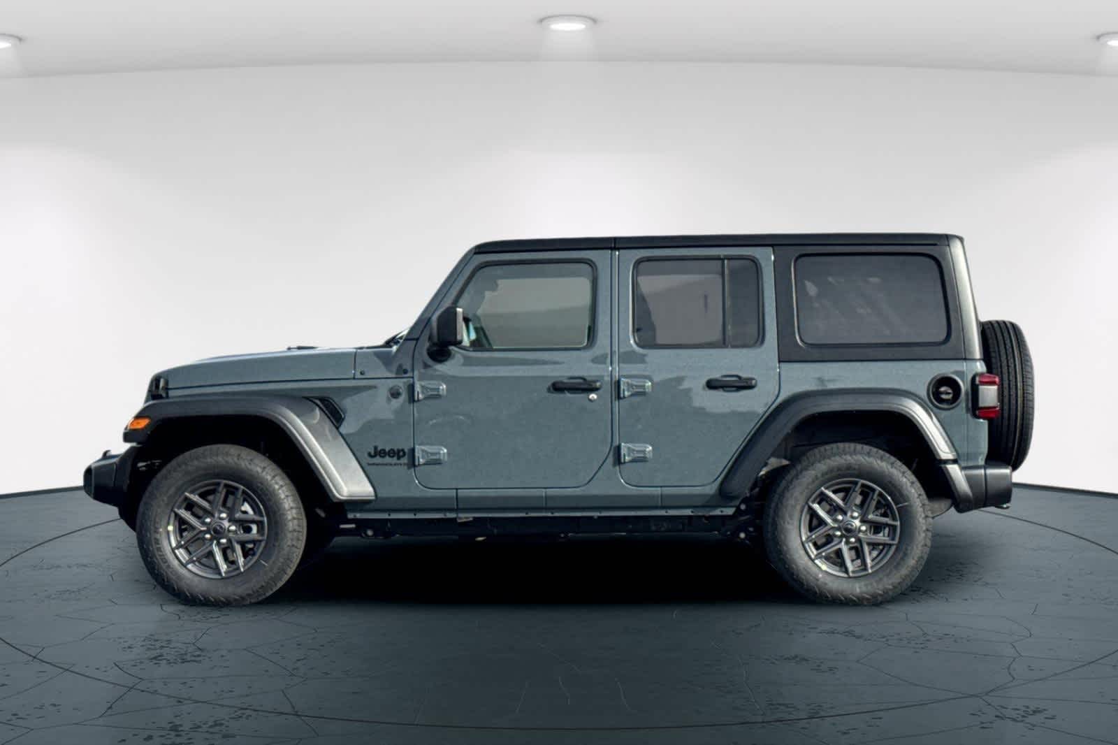 Thumbnail: 2025 Jeep Wrangler - 9