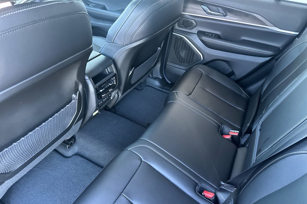 New 2026 Jeep Grand Cherokee LIMITED 4X4 Sport Utility