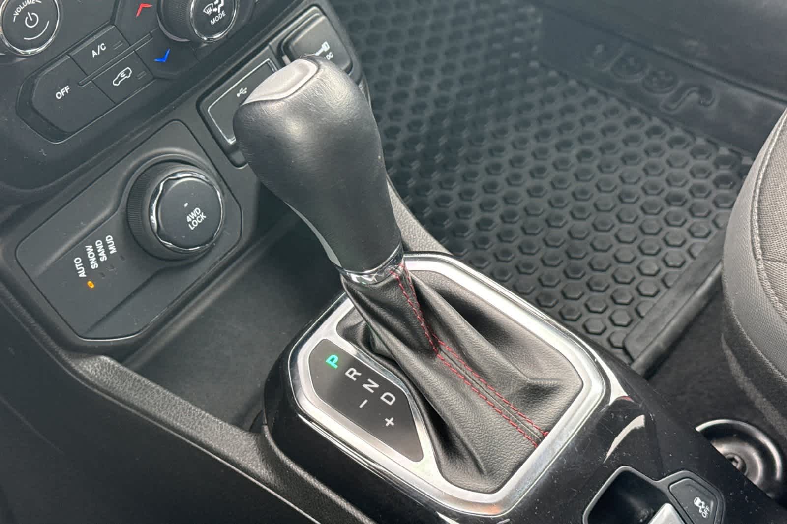 Thumbnail: 2022 Jeep Renegade - 23