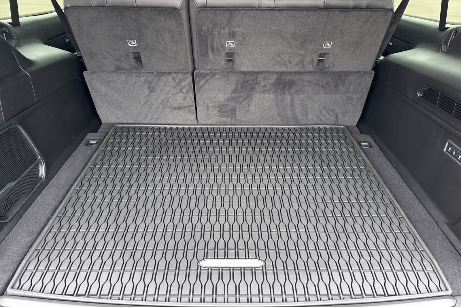 Thumbnail: 2026 Jeep Grand Wagoneer - 17