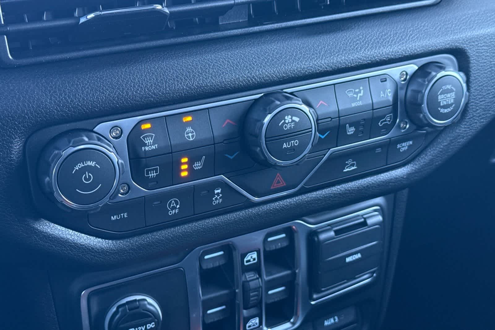 Thumbnail: 2026 Jeep Gladiator - 21