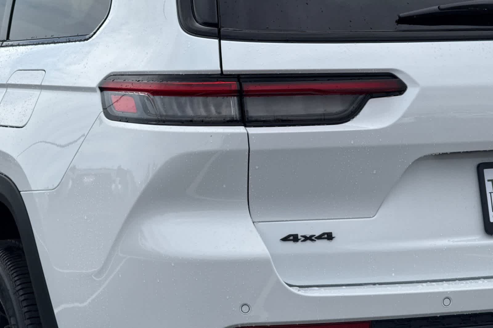 Thumbnail: 2025 Jeep Grand Cherokee - 32